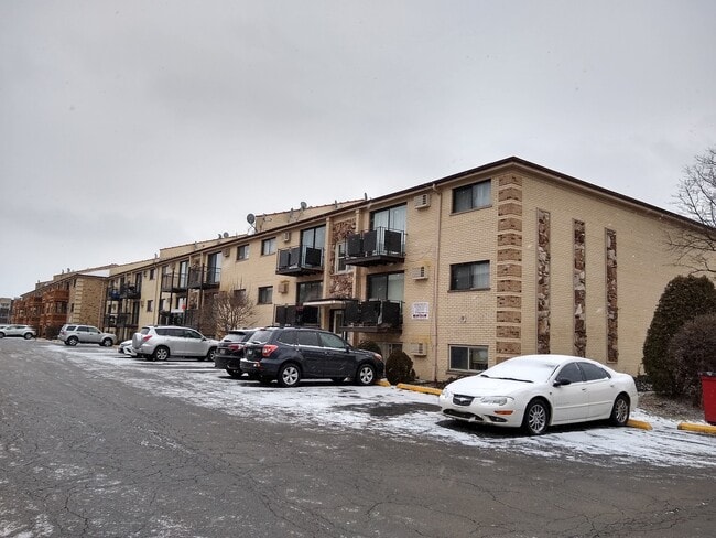 Building Photo - 5113 N East River Rd Unit 3K Rental