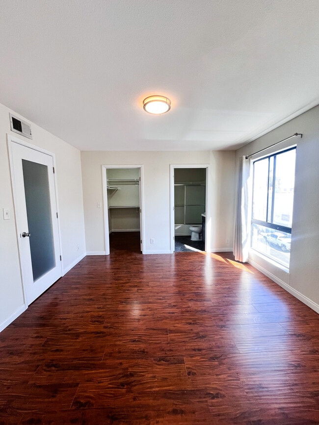 dormitorio 1 - 215 N Mariposa Ave Apartamentos