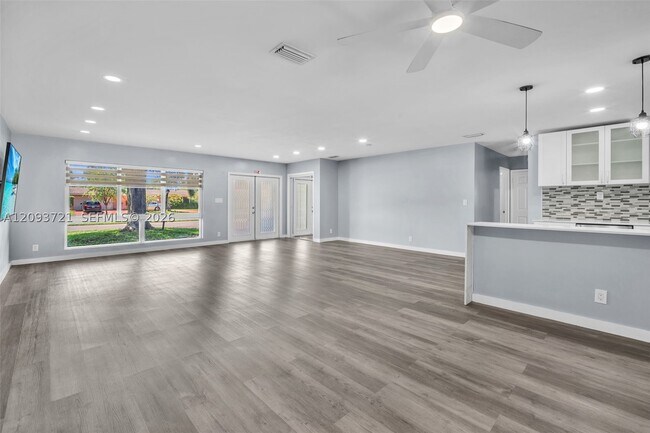609 N 46th Ave