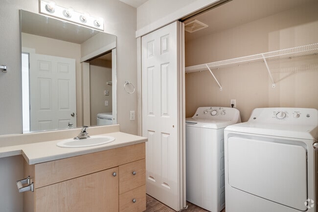 2BD, 2BA - 1053SF