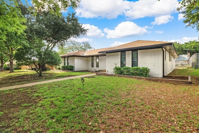 Photo - 2404 Kentfield Ln