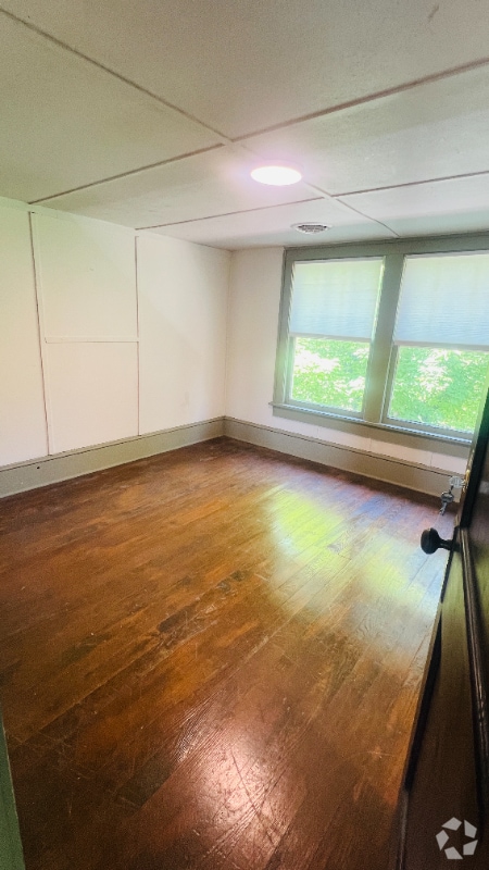 Building Photo - 812 Tyler Ave Rental