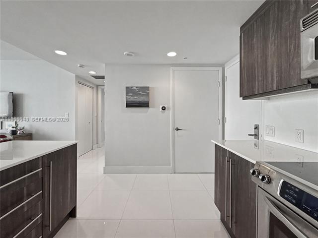 Photo - 665 NE 25th St Unidad 2102