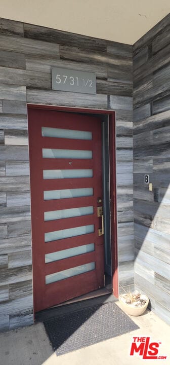 Building Photo - 5731 Klump Ave Unit 1/2