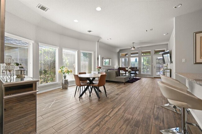 Photo - 373 Lacey Oak Lp