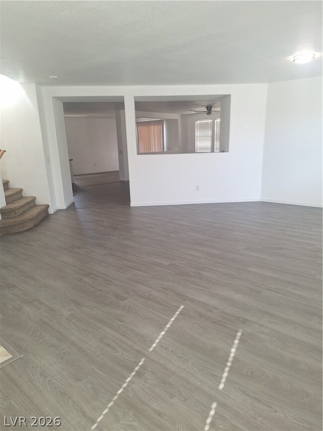 Photo - 304 Raptors View Ave