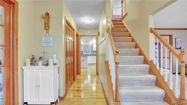 Photo - 83 Huntingwood Dr
