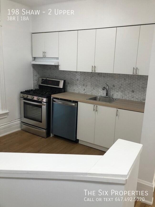 Trinity Bellwoods Three Bedroom Apartment