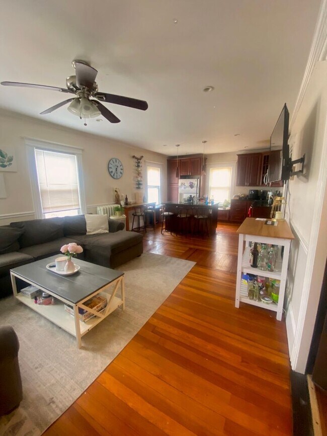 5 Bedroom - 5 Bedroom Townhome