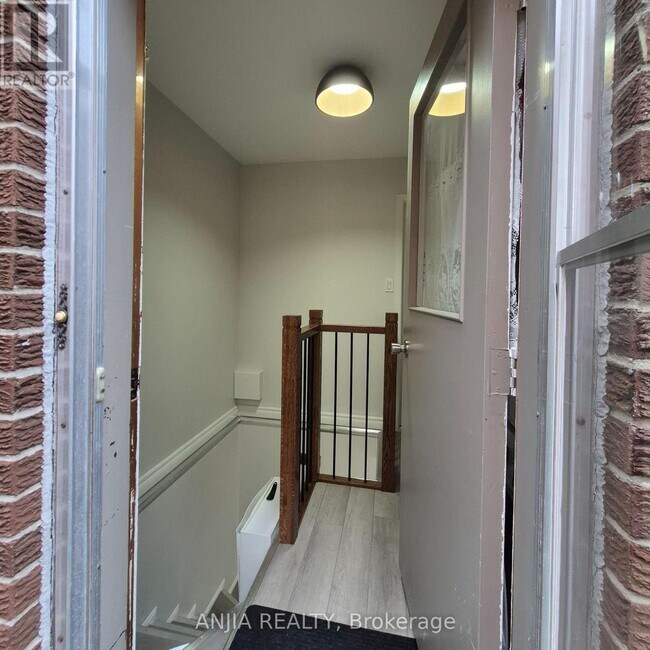 Photo - 132 Heatherside Dr