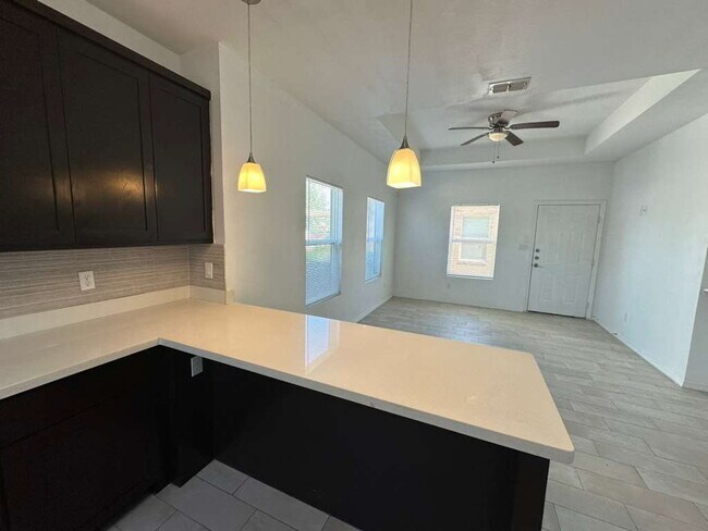 Photo - "Charming 2-Bed, 2-Bath Gem on Valeria Street - Perfect Edinburg Retreat!"