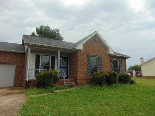 Building Photo - 3 Bedroom 2 Bathroom Home