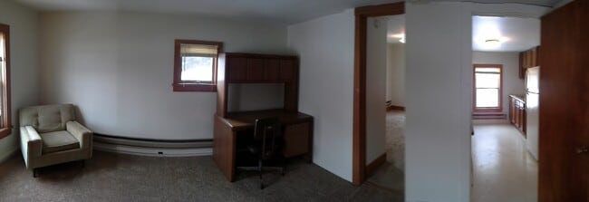 Living Room - 2022 Danby Rd Unit 4