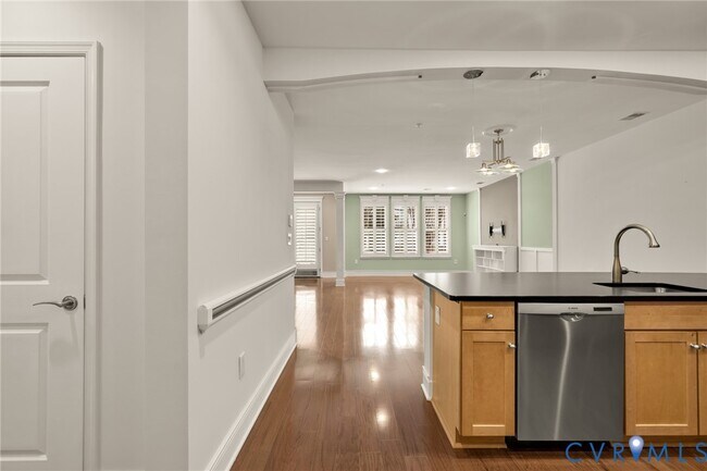 Photo - 1418 N Rhodes St Unit B105