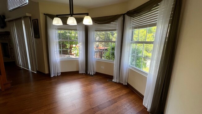 Photo - 418 Ascot Ln