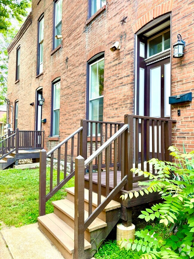 Building Photo - 2325 S 10th St Rental