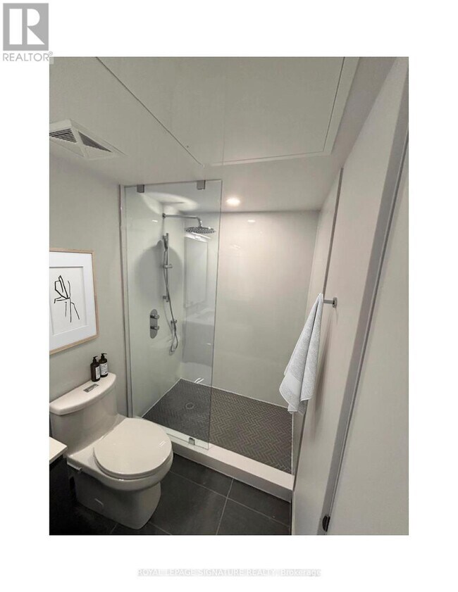 Photo - 1720 Bayview Ave