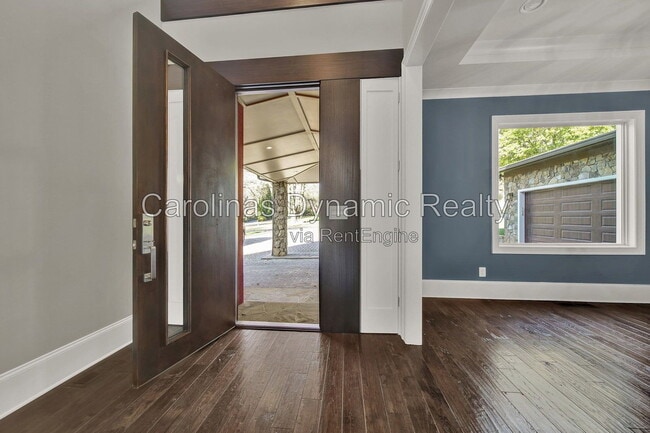 Photo - 2011 Sharon Ave