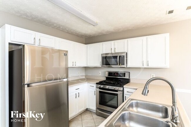 Photo - 150 Kentshire Pl NW