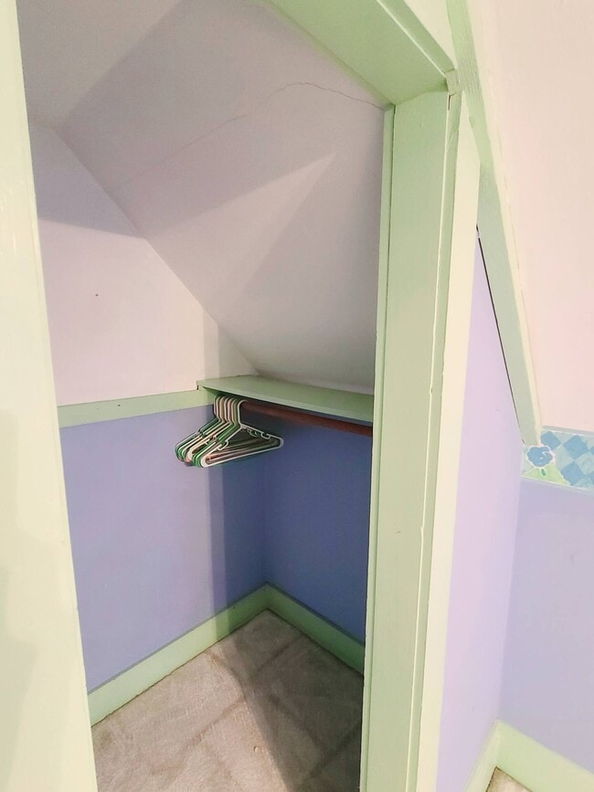 Room #4 - 1512 Harlem Blvd Unidad Room #4