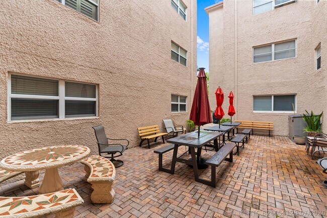 2615 NE 1st Ct Unit 403