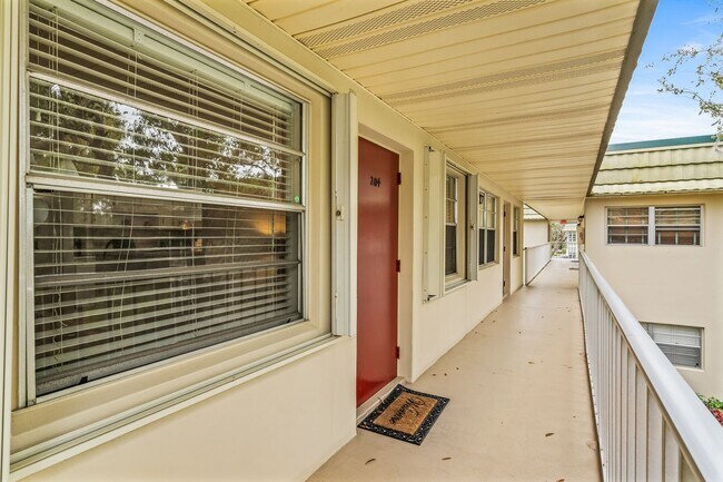 11 Vis Gdns Trl Unit 204