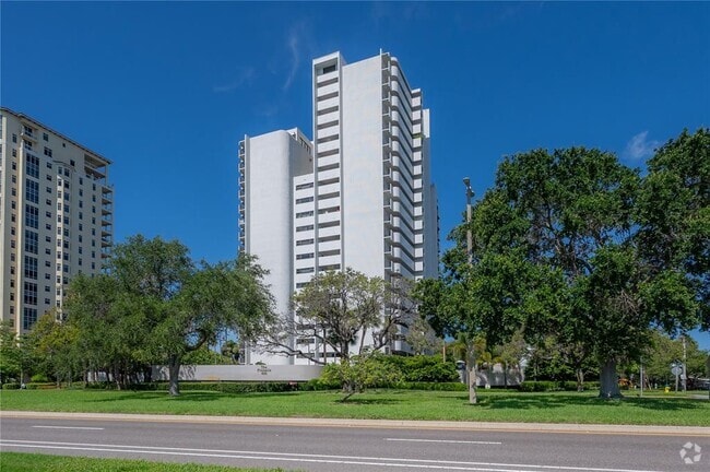 Building Photo - 4141 Bayshore Blvd Unit 1003 Rental