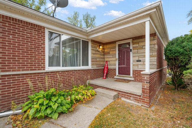 Photo - 21848 Sussex St