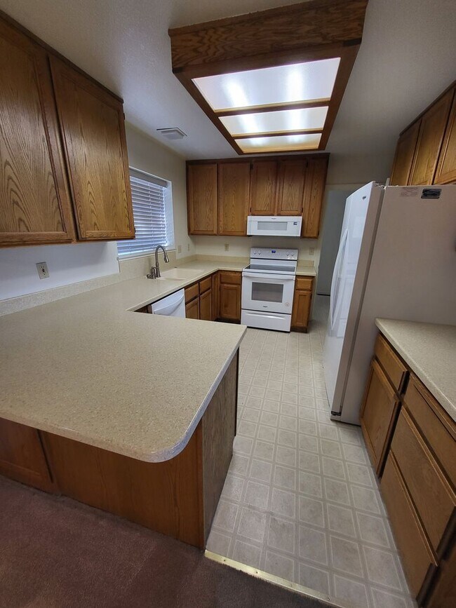 Photo - Pets Welcome! Lovely Corner House- 301 Cor...