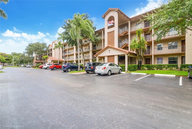 Building Photo - 1251 SW 125th Ave Unit 405T