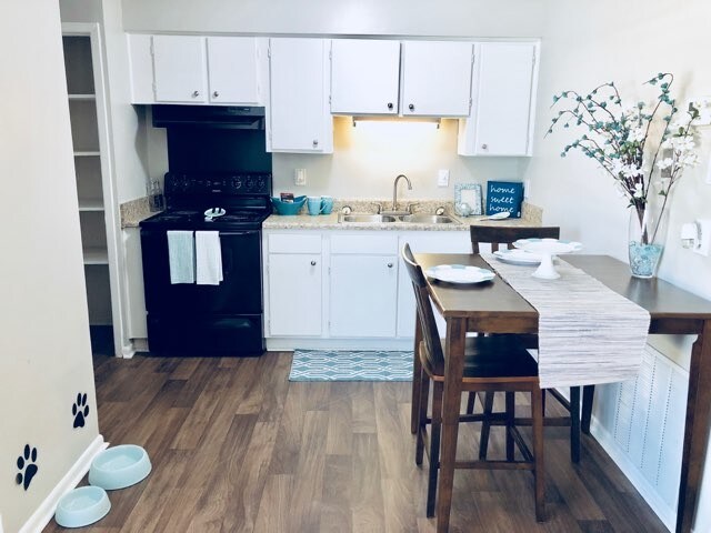 Kitchen/Dining Area - Midtown 250