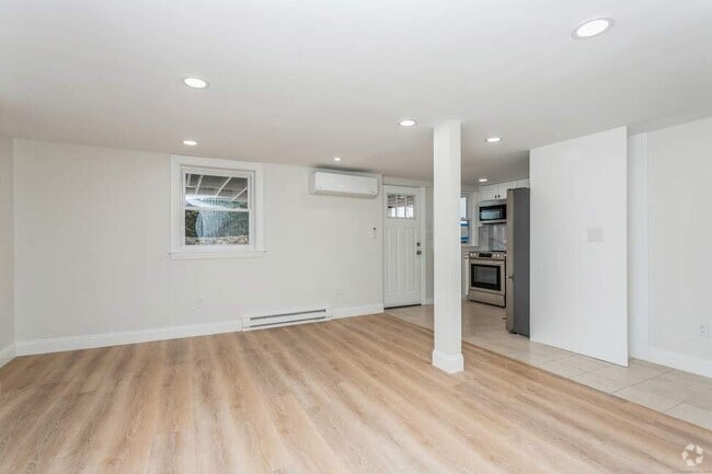 Building Photo - 11 Woodlawn Ave Unit 11A Rental