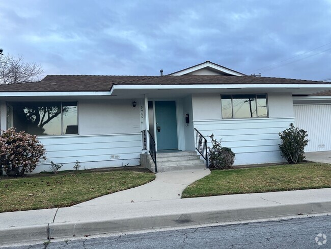 Building Photo - 2+1 Duplex in Ventura Rental