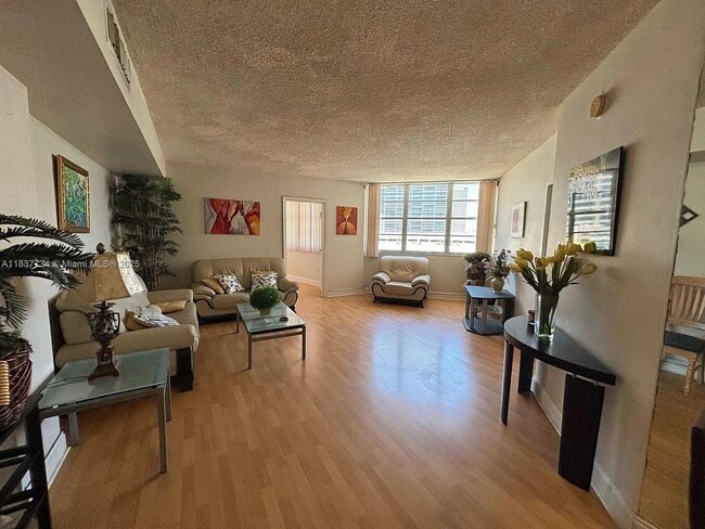 Photo - 825 Brickell Bay Dr Unit 847