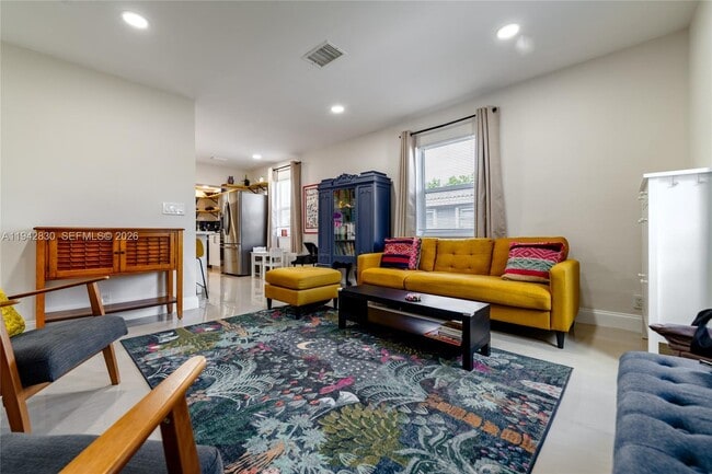 Photo - 320 S 28th Ave