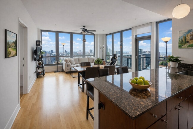 Photo - 565 W Quincy St