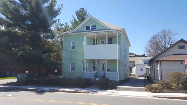 Building Photo - 331 Plantation St Unit 1