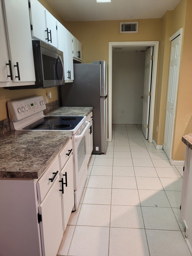 COCINA - 802 Crest Pines Dr Unidad 814