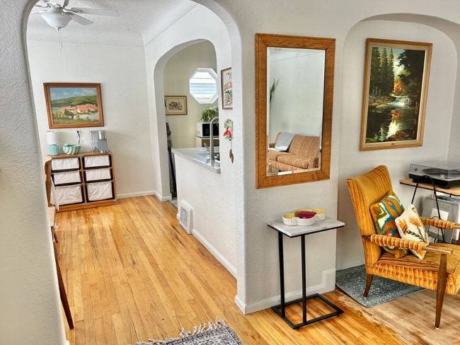 Photo - 1237 Yale Ave Unidad upper