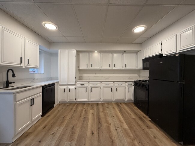 Building Photo - 5225 Keystone St Unit 1