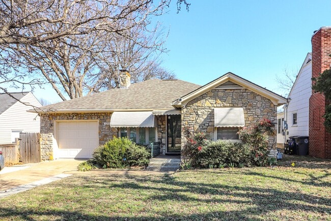 Building Photo - Nice Midtown Bungalow