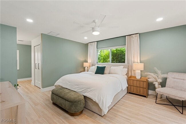 Photo - 2412 La Salle Ave