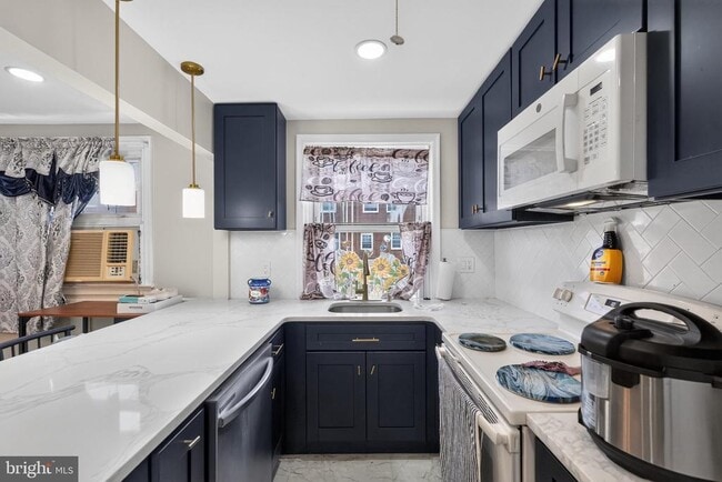 Photo - 8081 Fayette St