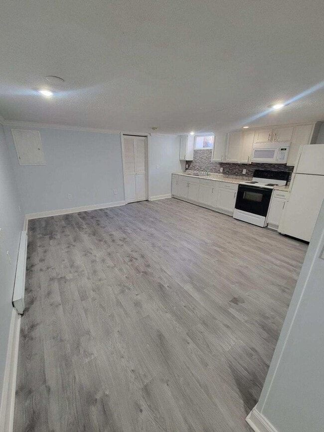 Building Photo - Unaka Apartments Unit A