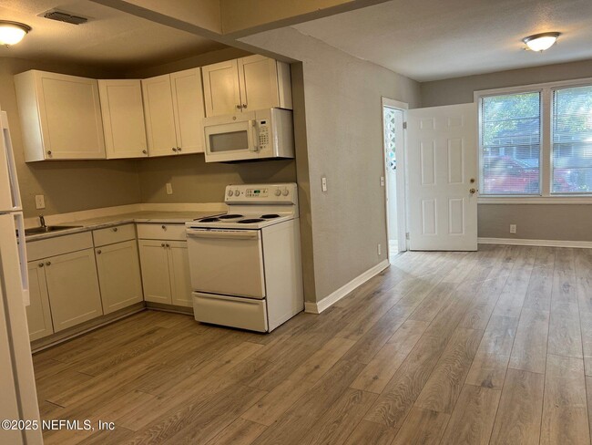 Photo - 3343 Nolan St