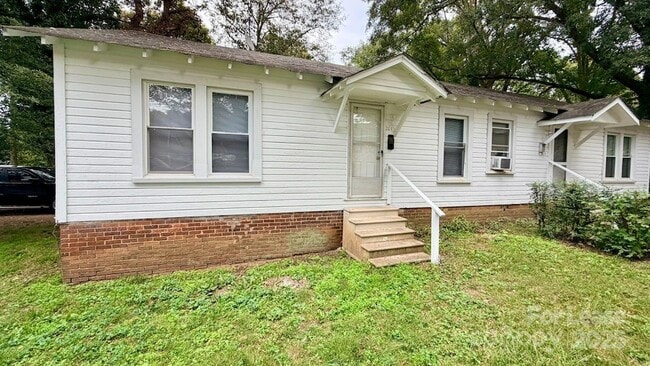 Photo - 201 Johndy Ave