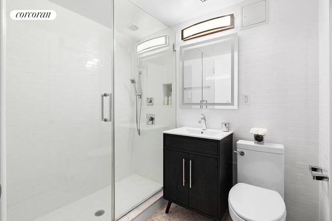 Photo - 350 W 57th St