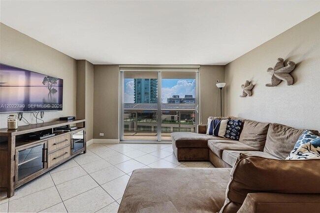 Building Photo - 6039 Collins Ave Unit 936