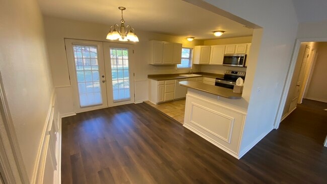 Photo - 1610 Christine Rd