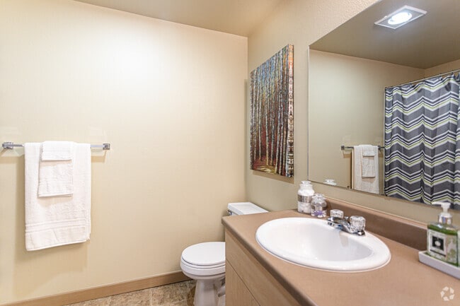 2BR, 2BA - 980 SF